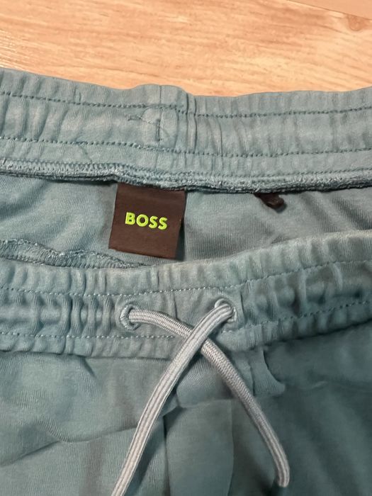 Boss горно и долно в размер М