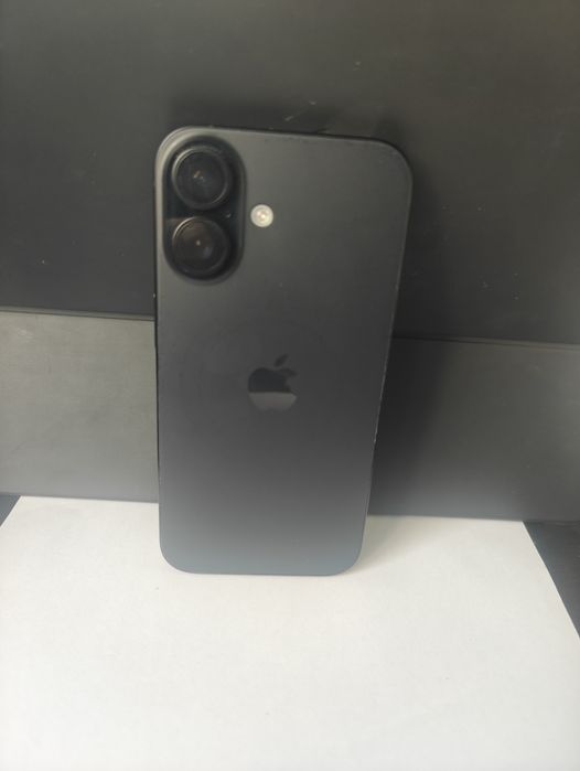 Продава iPhone 16/128 GB/93 % battery health