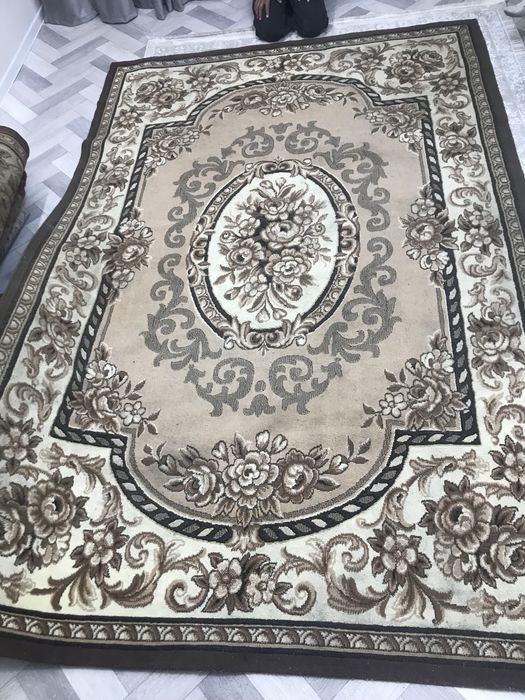 Продам ковры 2 штуки