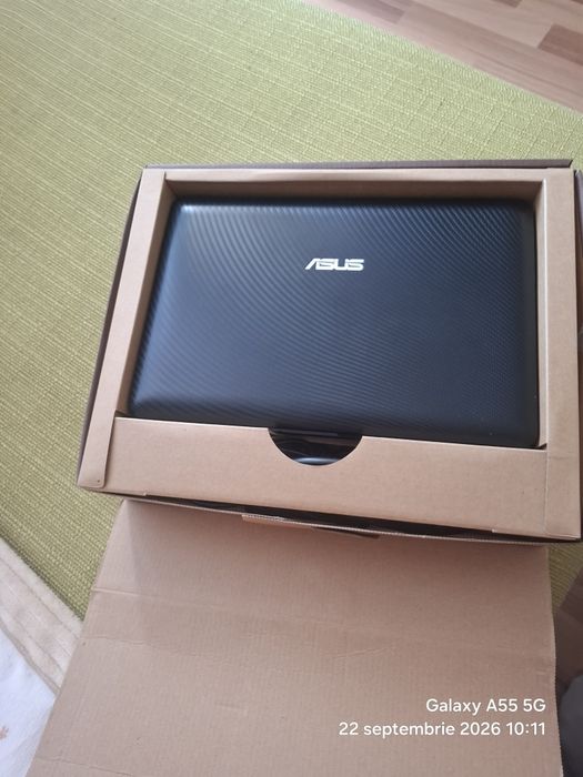 Laptop vechi pentru piese cu incarcator