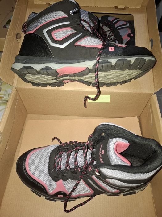 Дамски туристически обувки