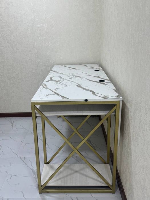 Продаю компьютерный стол, в лучшем качестве