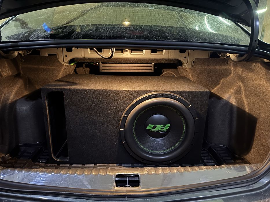 Db 255 15 dyumli juda katta narsa