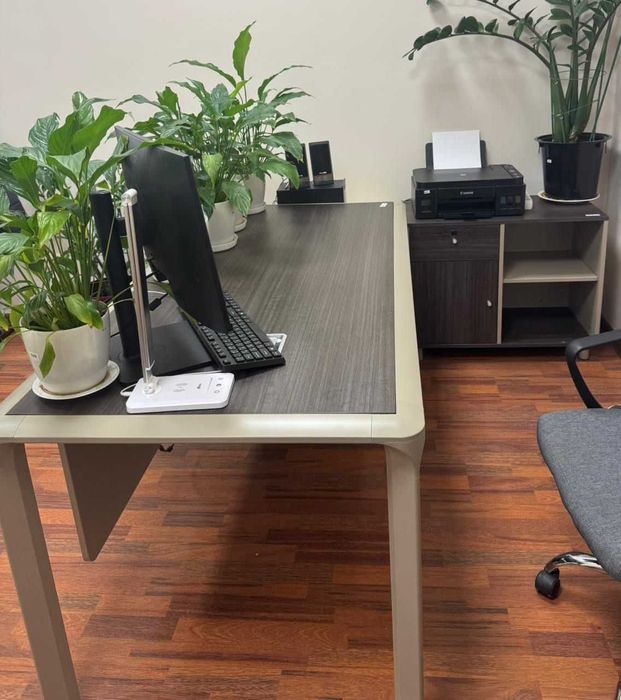 Офисный стол с тумбой