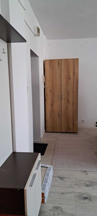 Închiriez apartament