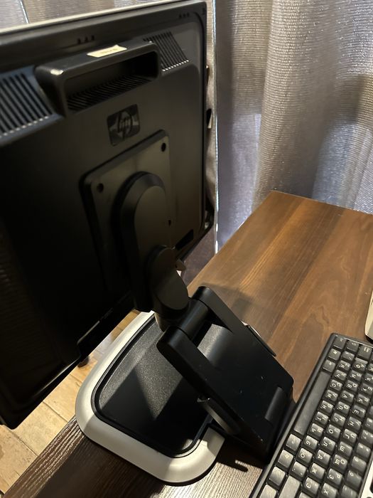 Монитор HP l1950