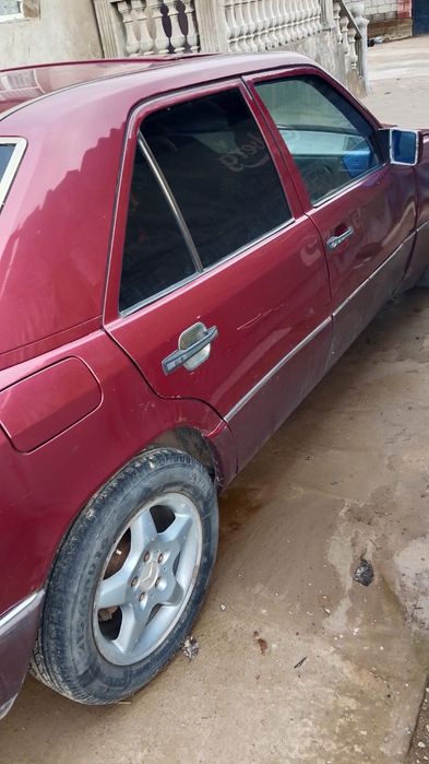 Mercedes (мерседес) 124
