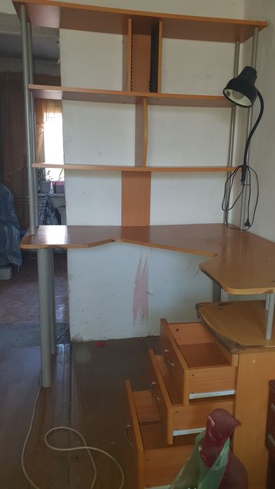 Продам компьютерный стол. СРОЧНО