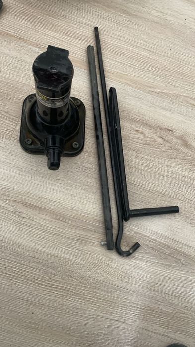 Домкрат от легкового авто