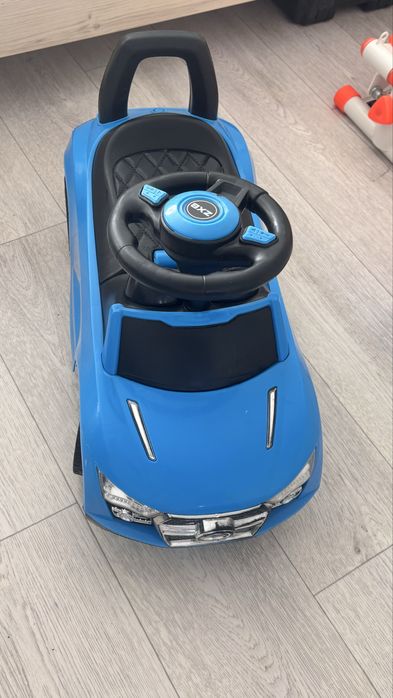 Детская машинка толокар