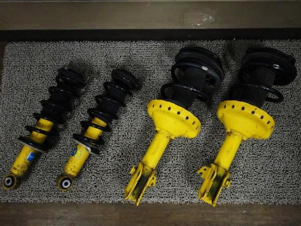 Амортизаторы , стойки амортизаторов , пружины чашки Субару SUBARU