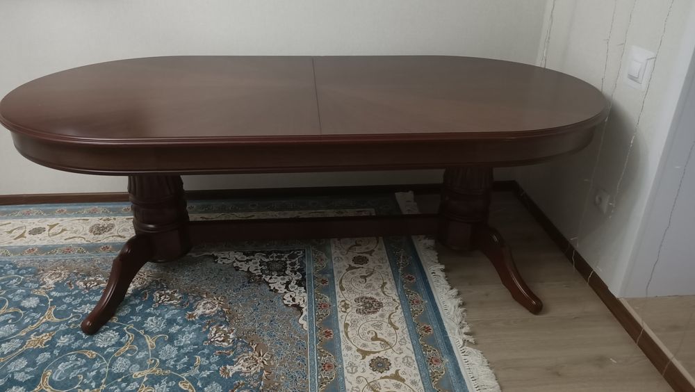 Стол для гостиной