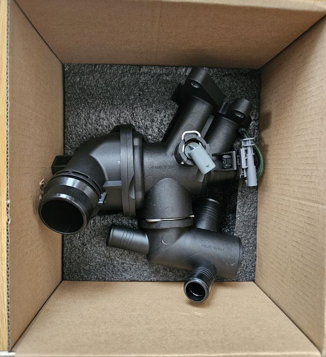 LR105975 Termostat Range Rover Evoque, Discovery Sport