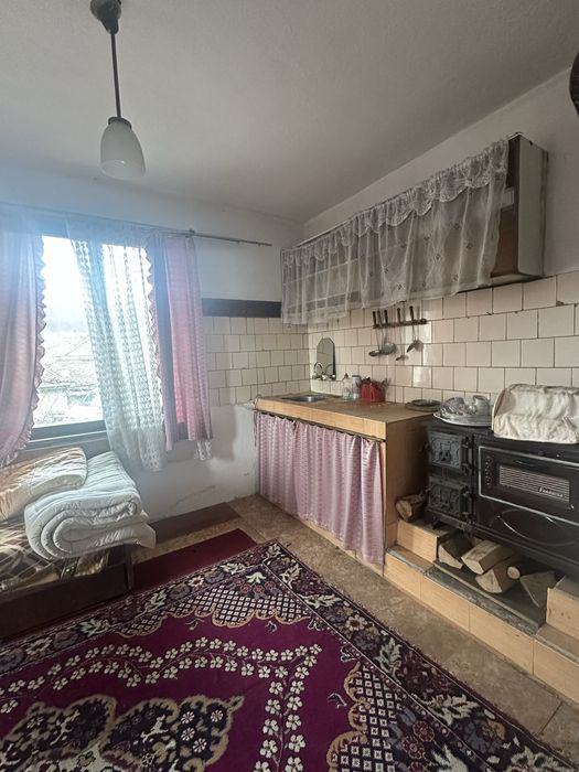 Къща с дворно място