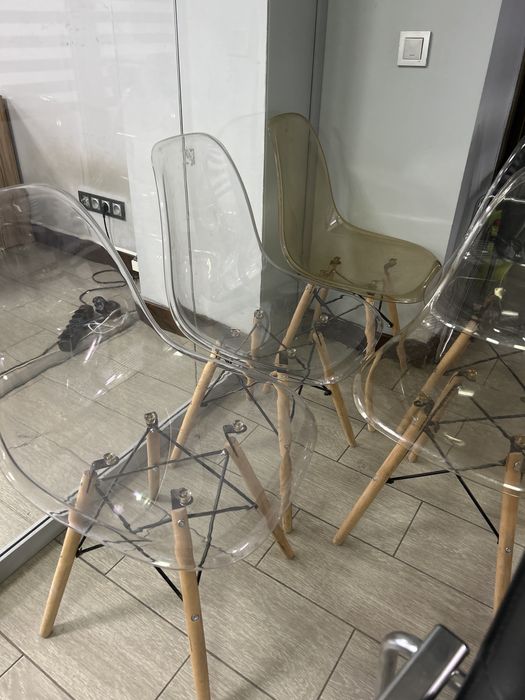 Прозрачные стулья