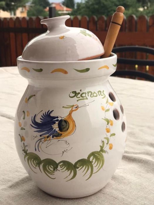 Moustiers съдове за съхранение на лук