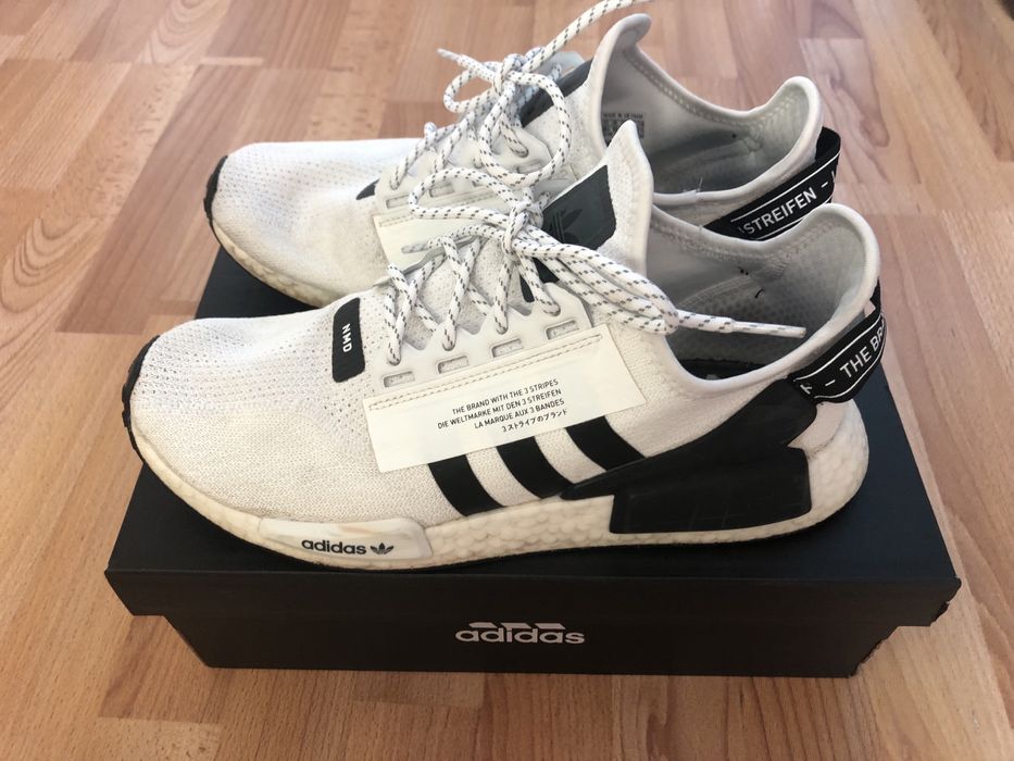 Маеатонки Adidas NMD R1 V2