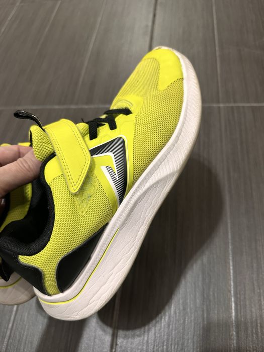 Продам кроссовки Demix оригинал