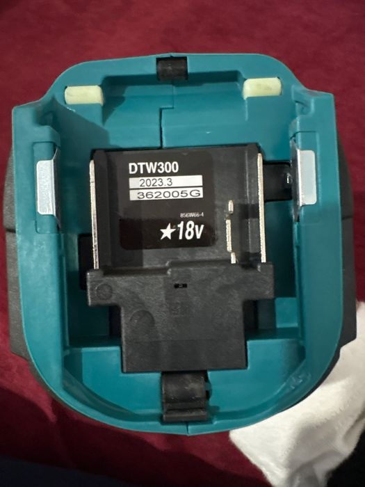 Макита Гайковерт DTW 300