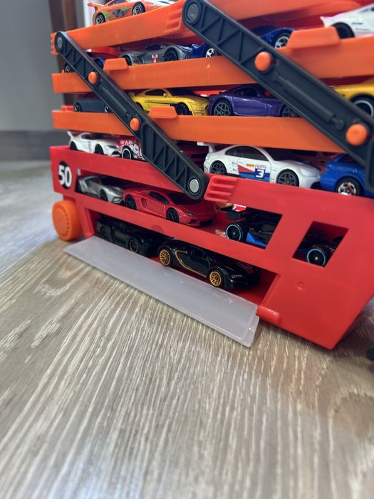 Hot Wheels комплект – камион + много коли