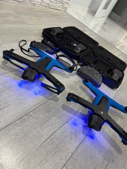 Продавам дрон Skydio 2 - 2 бр , 5 батерии, хъб , управление, beacon