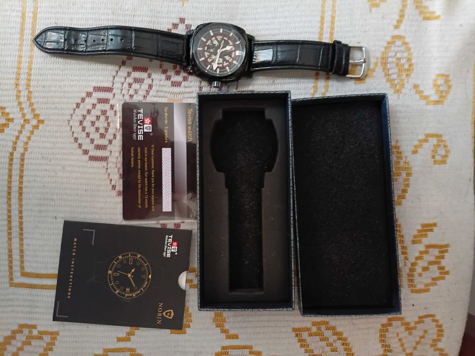 Часы механические с автоподзаводом.