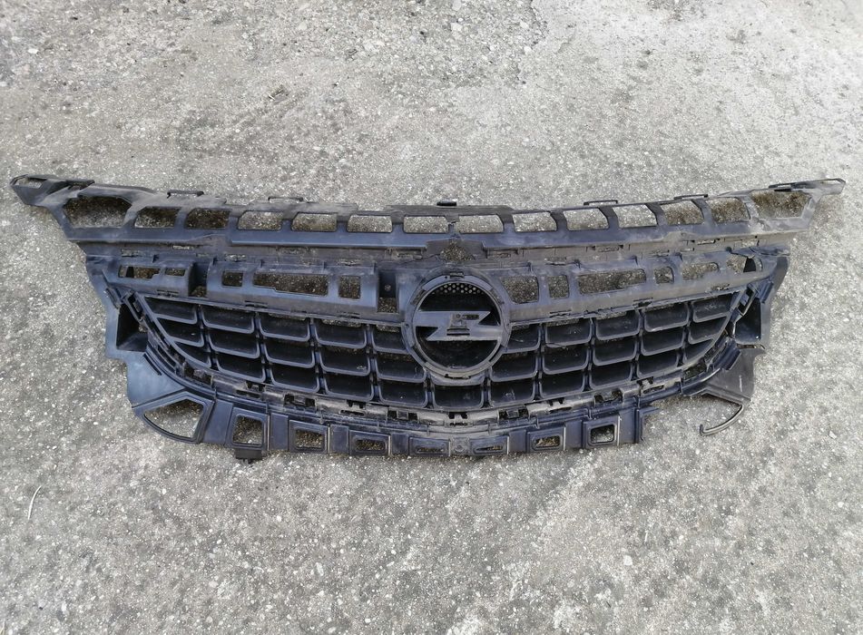 grila radiator Opel Astra J 200 lei