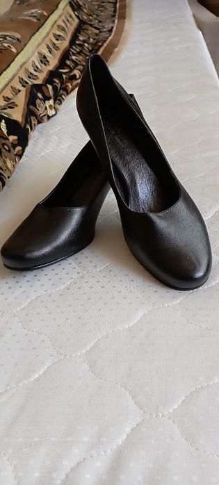 Продаю женские туфли (новые)