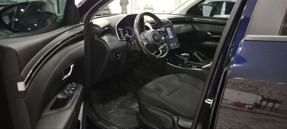 Машина-Hyundai Tucson.