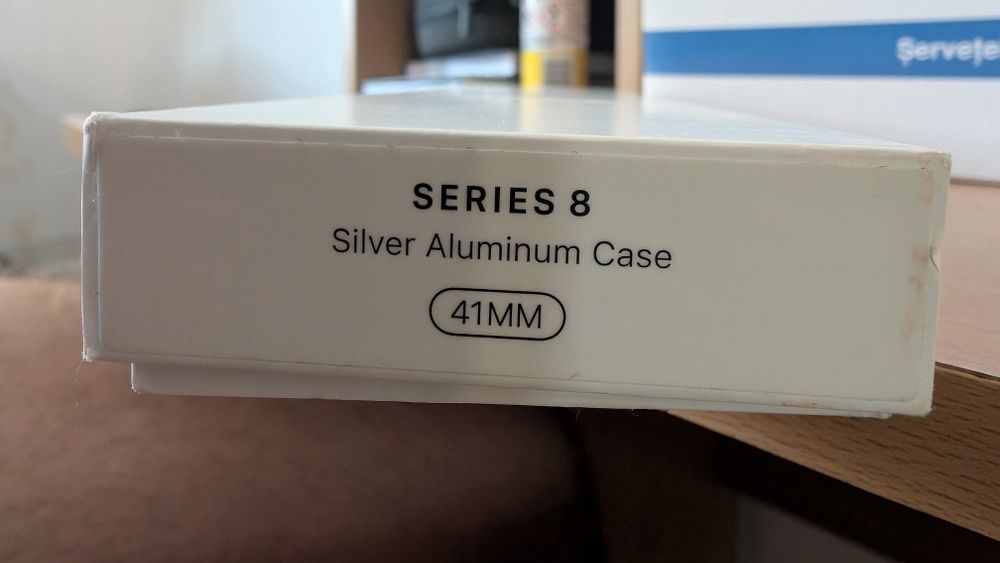 Apple Watch Series 8 – 41 mm, Silver Aluminum cu folie de protecție.