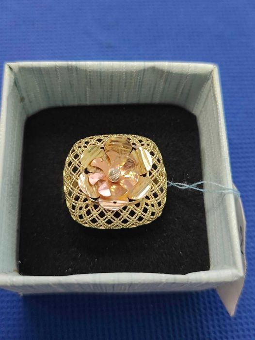 Златен пръстен 3.84гр 
14к
57р-р