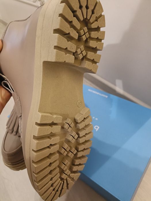 Ghete îmblănite bej, din piele naturala, noi, model Bee, pt.femei