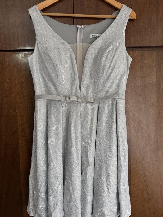 Къса сива рокля с колан