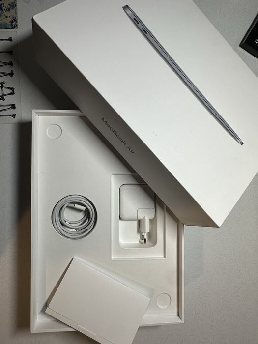Vand MacBook Air 13″ 2019, i5 1.6 GHz, 8 GB, Intel UHD Graphics 617