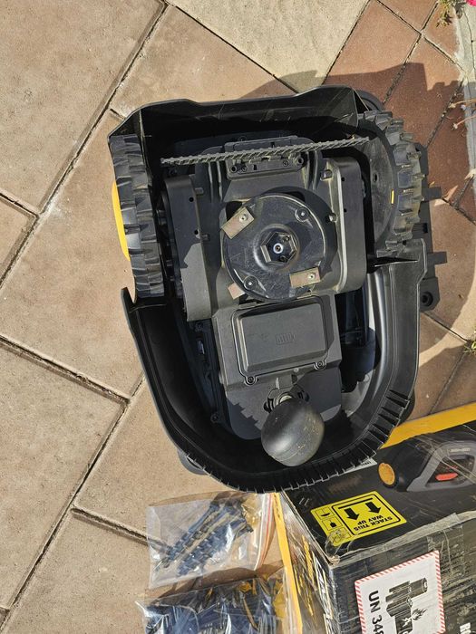 Robot de tuns iarba