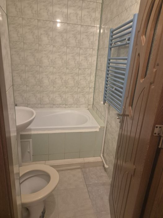 Închiriez garsoniera