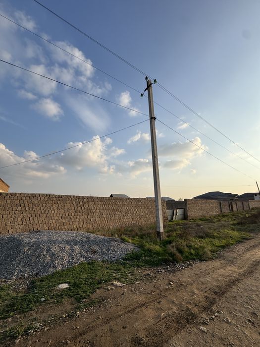 16,5 sotix hovli Sharshara orqasida bitta domni puliga shoshilib qolin