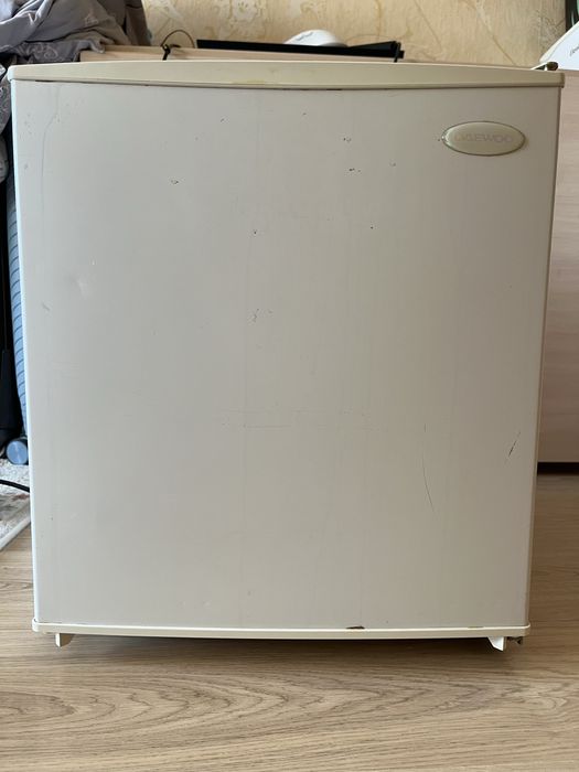 Продаю мини холодильник DAEWOO