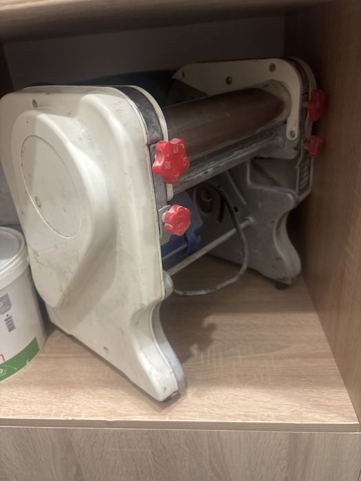 Продам тестомес тестокаталку и мясорубку