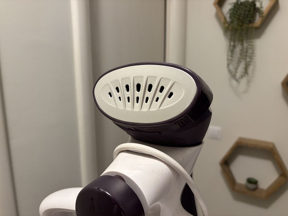 Aparat calcat vertical cu aburi Philips Comfort Touc