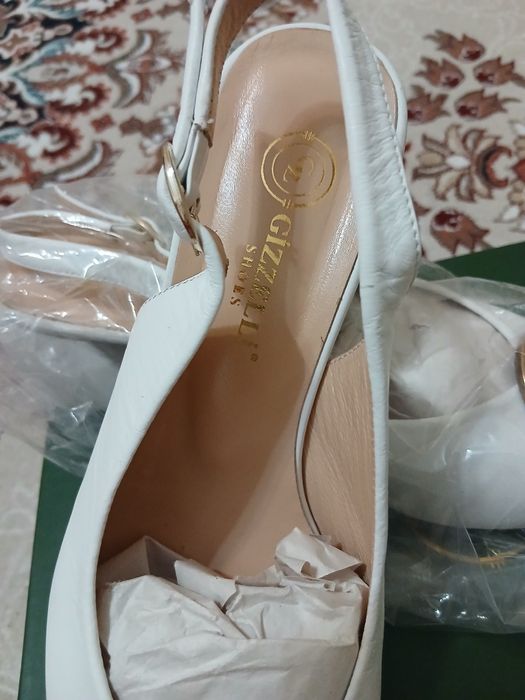 Женские босоножки