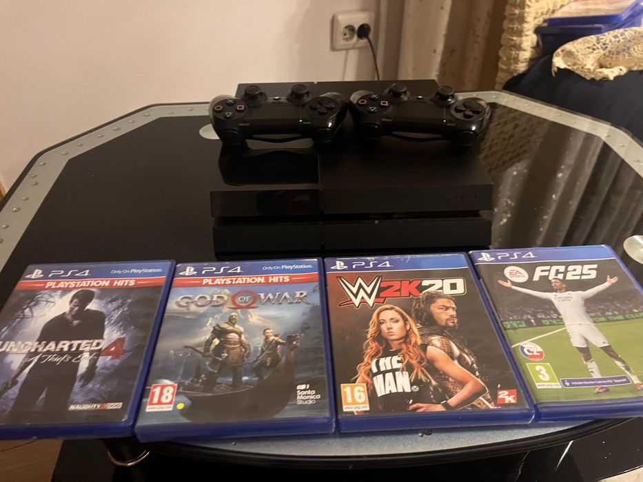 PlayStation 4 functionabil + 5jocuri +3console + volan original 360grd