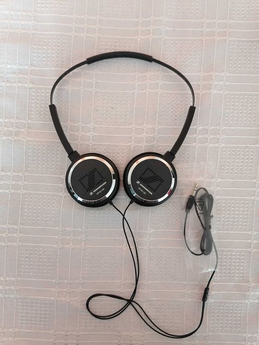 Нови Hi-Fi слушалки Sennheiser HP02-100.