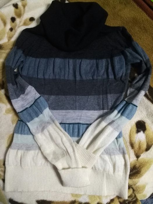 Свитера теплые,кофточки
