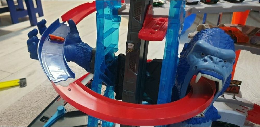 Joc Pista masini  Metal Machines - Atacul gorilei