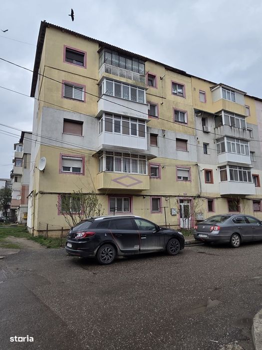 Apartament 2 camere zona Scoala 2 parter imbunatatit mobilat Adjud