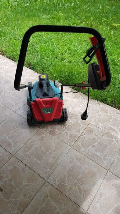 Masina electrica de tuns iarba in stare buna.