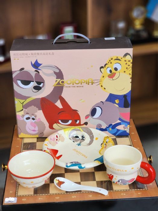 Продается набор зверополюса. Чашки, тарелка.