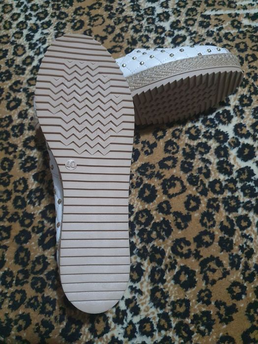 Pantofi din piele naturala