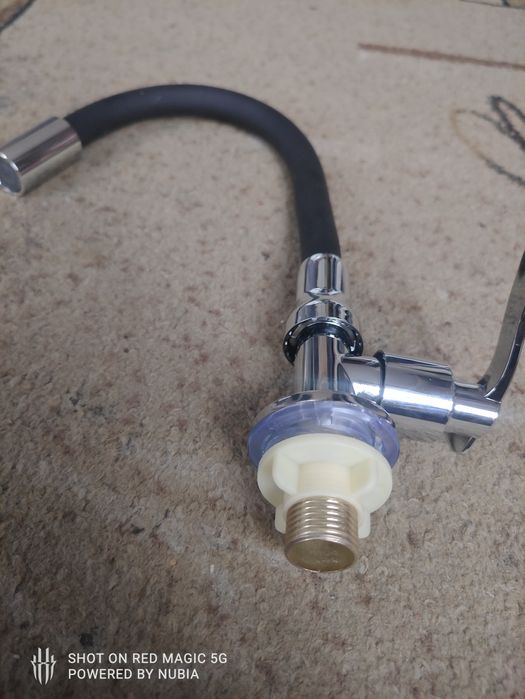 Смеситель на одну воду.